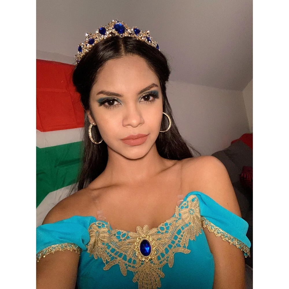 Meet your Posher, Ashmita
